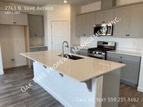 2743 N Vahe Ave in Fresno, CA - Building Photo - Building Photo