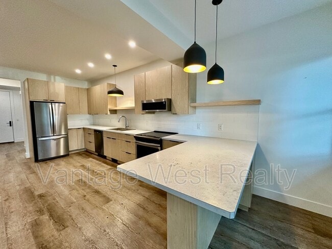 2563 Hebert Rd in West Kelowna, BC - Building Photo - Building Photo