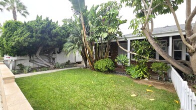 283-285 Neptune Ave in Encinitas, CA - Building Photo - Building Photo