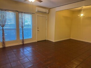 1217 1/2 W 39th St in Austin, TX - Building Photo - Building Photo