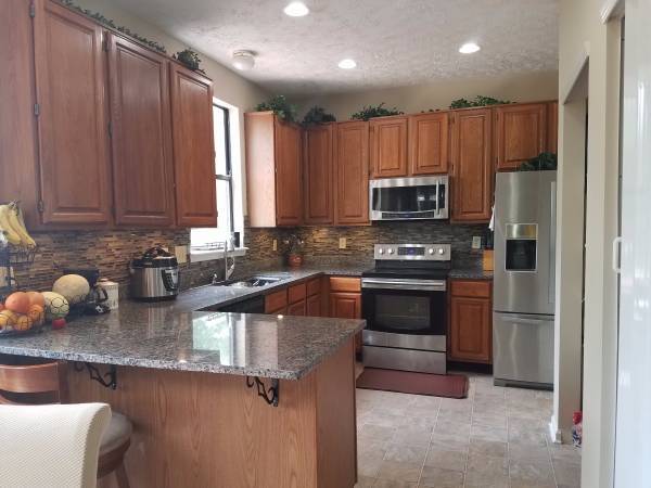 8590 Laurel Ct in Fishers, IN - Building Photo