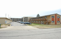 Chestnut Villa in Franklin Park, IL - Foto de edificio - Building Photo