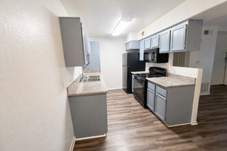 3318 N Decatur Blvd, Unit 2146 in Las Vegas, NV - Foto de edificio - Building Photo