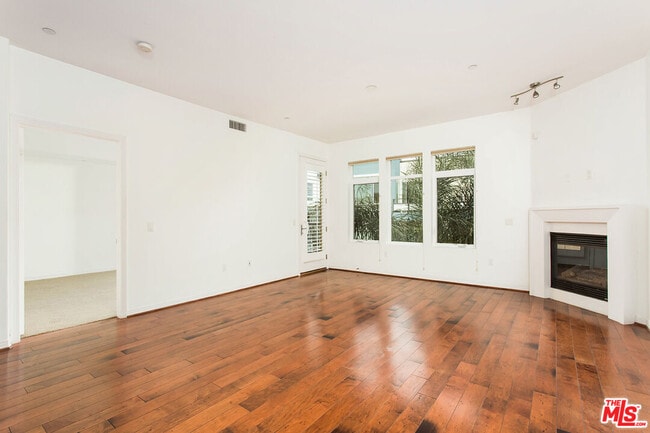4050 Glencoe Ave in Marina Del Rey, CA - Building Photo - Building Photo