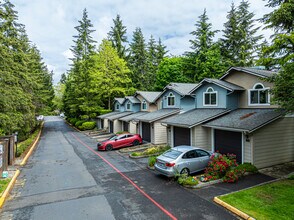 Sammamish Crown Condominiums in Issaquah, WA - Foto de edificio - Building Photo