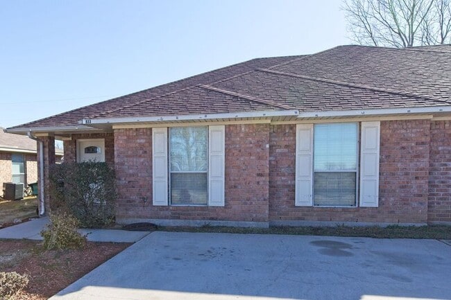 property at 933 Farmington Rd