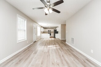 6551 Lauren's Way in Stone Mountain, GA - Building Photo - Building Photo