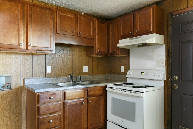 1045 Rulnick St in Fayetteville, NC - Building Photo - Building Photo