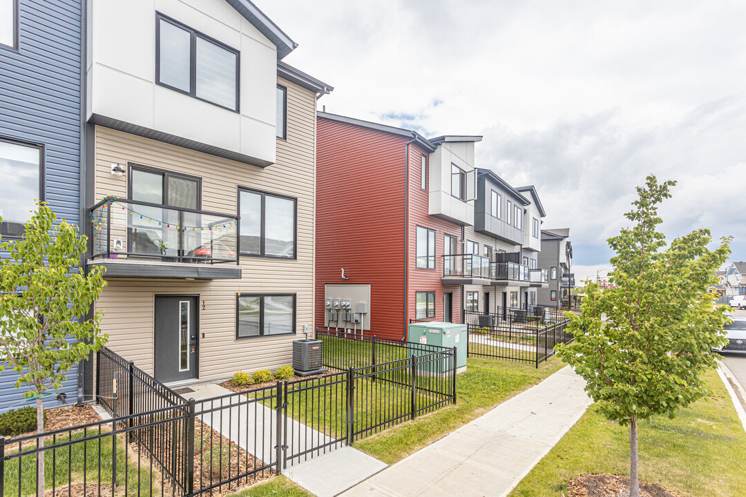 The Enclave Townhomes in Edmonton, AB - Building Photo