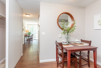 University Apartments Chapel Hill in Chapel Hill, NC - Foto de edificio - Interior Photo