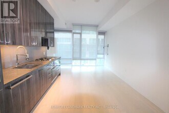 29 Queens Quay E in Toronto, ON - Building Photo - Building Photo