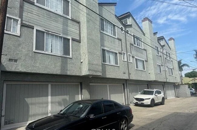property at 625 W 8th St