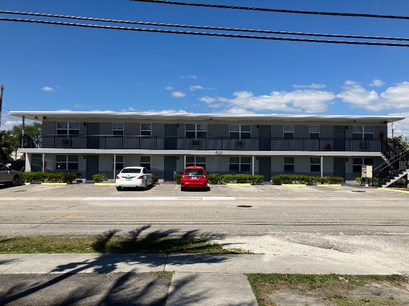 621 Ridge Rd in Lantana, FL - Building Photo