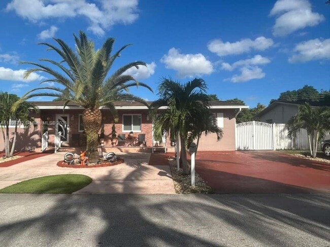 1907 SW 99th Terrace in Miramar, FL - Building Photo - Building Photo