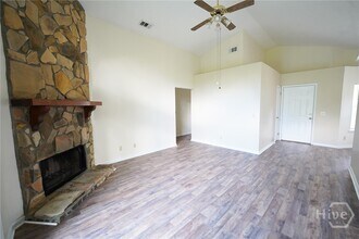 102 Whippoorwill Ln E in Richmond Hill, GA - Foto de edificio - Building Photo