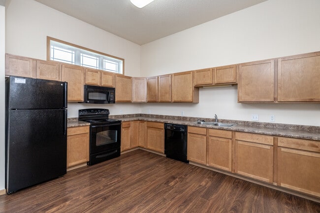 Brandt Place Apartments in Fargo, ND - Building Photo - Interior Photo