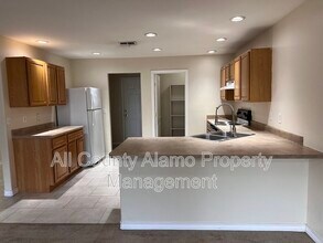 8133 Morning Grove in Converse, TX - Building Photo - Building Photo