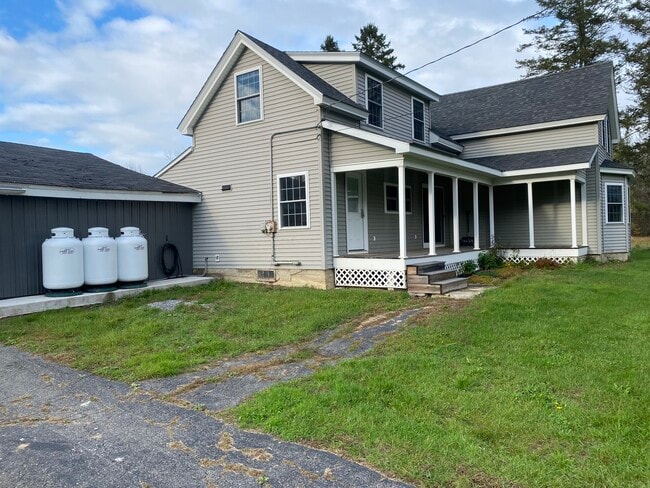 1076 Clinton Ave in Benton, ME - Building Photo - Building Photo