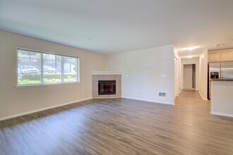 11306 124th Ave NE, Unit 101 in Kirkland, WA - Building Photo - Building Photo