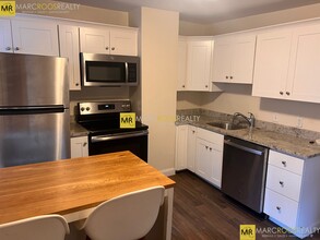 232 Lexington St, Unit 3 in Boston, MA - Building Photo - Building Photo