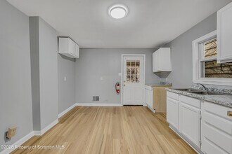 1009 W Lackawanna Ave in Scranton, PA - Foto de edificio - Building Photo