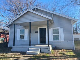 615 S Throckmorton St in Sherman, TX - Building Photo