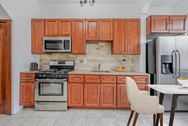 212 69th St in Guttenberg, NJ - Building Photo - Building Photo