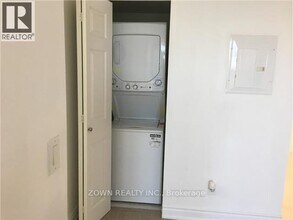 388 Prince of Wales Dr in Mississauga, ON - Building Photo - Building Photo