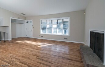 279 Cherry Valley Rd in Princeton, NJ - Building Photo - Building Photo