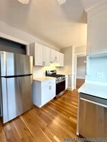 15 Edgecliff Rd in Watertown, MA - Building Photo