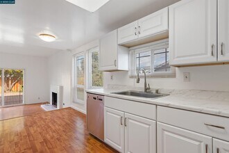 2111 Shasta Dr in Martinez, CA - Building Photo - Building Photo