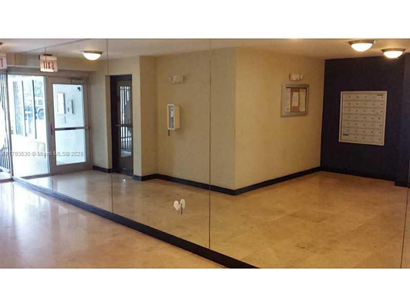 1605 Bay Rd in Miami Beach, FL - Building Photo