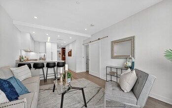 37 L St SE, Unit 701 in Washington, DC - Foto de edificio - Building Photo