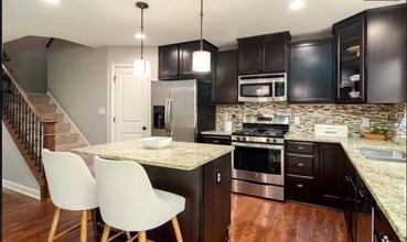 3275 Red Oak Trl in Medina, MN - Building Photo - Building Photo