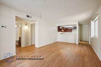 Santa Ana Ross Tower LLC in Santa Ana, CA - Foto de edificio - Building Photo