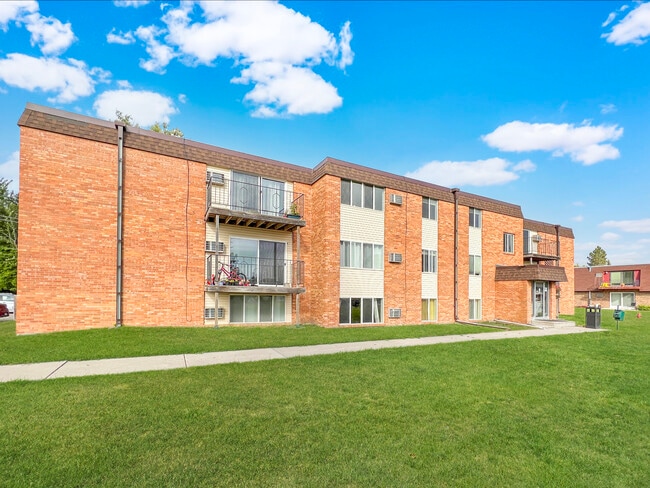 The Villa May in Mayville, ND - Building Photo - Building Photo