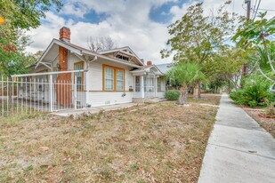 1147 W French Pl in San Antonio, TX - Building Photo