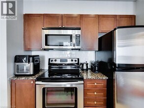 3525 Kariya Dr in Mississauga, ON - Building Photo - Building Photo