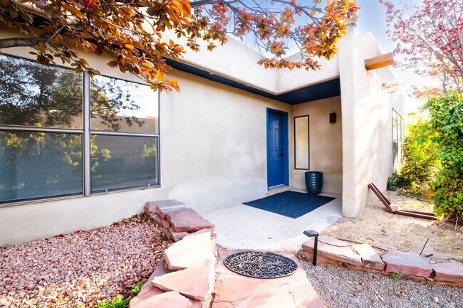 953 Camino de Chelly in Santa Fe, NM - Building Photo - Building Photo