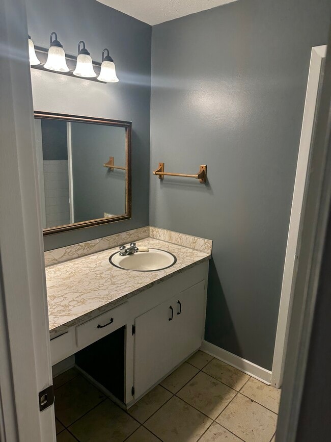 221 Belaire Dr in Pearl, MS - Building Photo - Building Photo