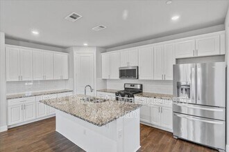 815 Ponds Edge Ln in Euless, TX - Building Photo - Building Photo