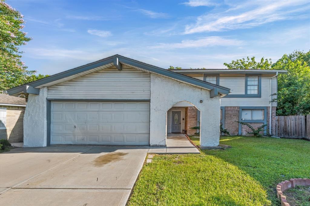 13930 New Village Ln in Sugar Land, TX - Building Photo