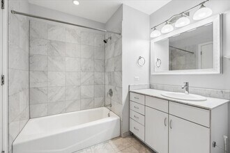 860 W Blackhawk St in Chicago, IL - Building Photo - Building Photo