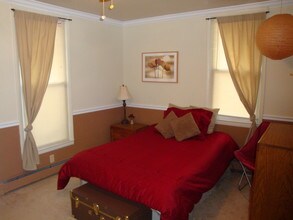 811 Washtenaw Ave, Unit 1 in Ypsilanti, MI - Foto de edificio - Building Photo