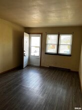 1102 Oxford Ave in Pekin, IL - Building Photo - Building Photo