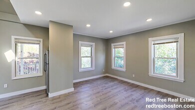 23 Evergreen St, Unit 3 in Boston, MA - Building Photo - Building Photo
