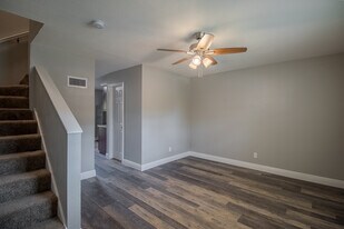 339 Park Row Ave 9-12, Unit #10 in Long Beach, MS - Building Photo