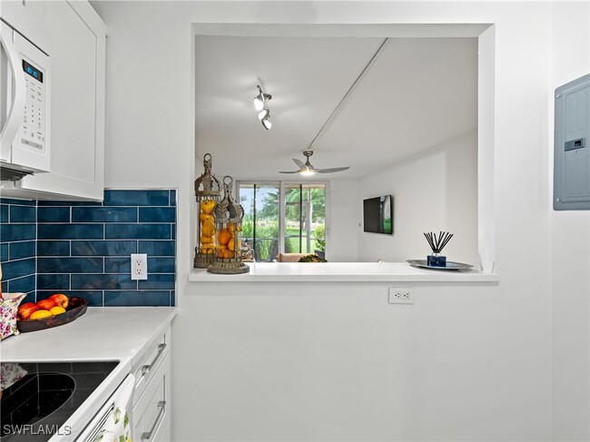 100 Forest Lakes Blvd in Naples, FL - Building Photo - Building Photo