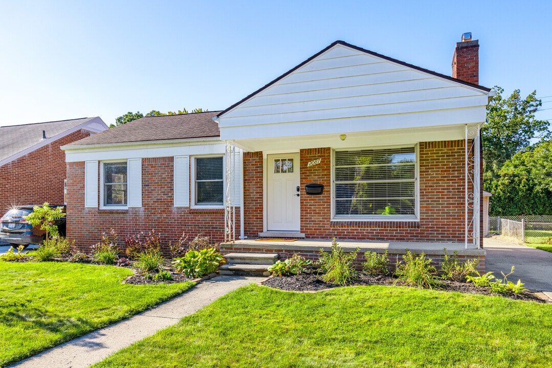 2087 Allard Ave in Grosse Pointe Woods, MI - Building Photo