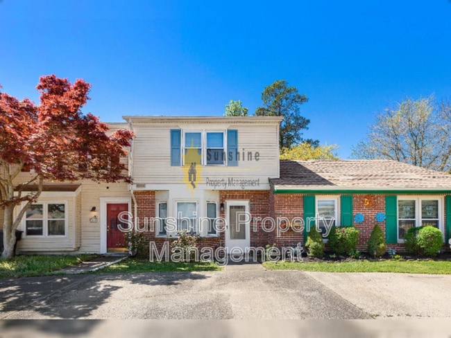 property at 5121 Radcliff Cir